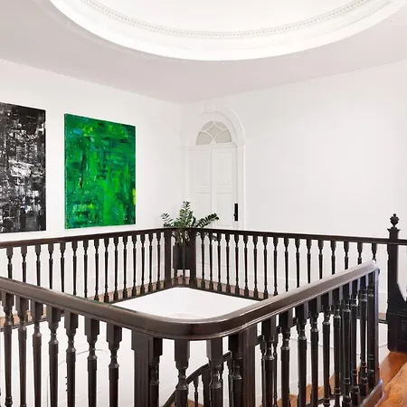 Historical Penthouse At Cardosas Block Oporto