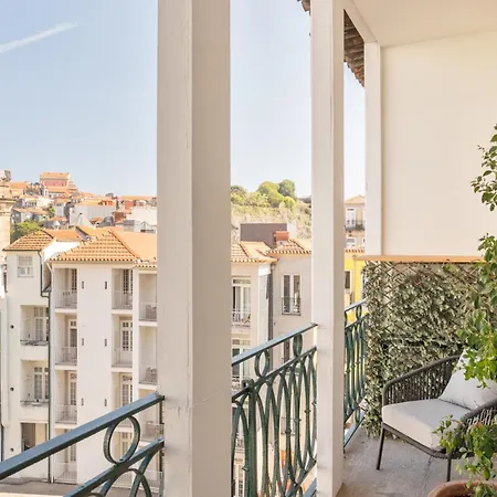 Historical Penthouse At Cardosas Block Oporto