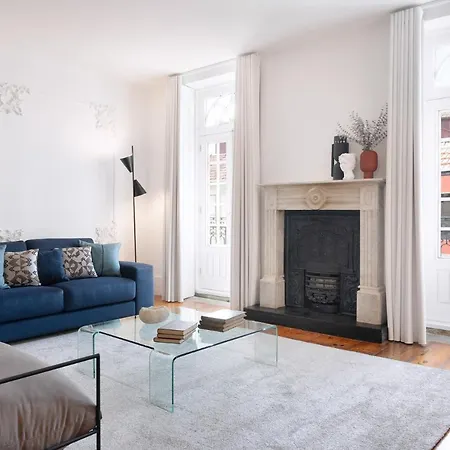 Historical Penthouse At Cardosas Block Apartment