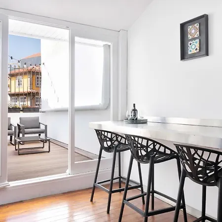 Historical Penthouse At Cardosas Block * Porto