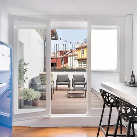 Historical Penthouse At Cardosas Block Apartment Porto