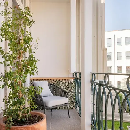 Historical Penthouse At Cardosas Block *