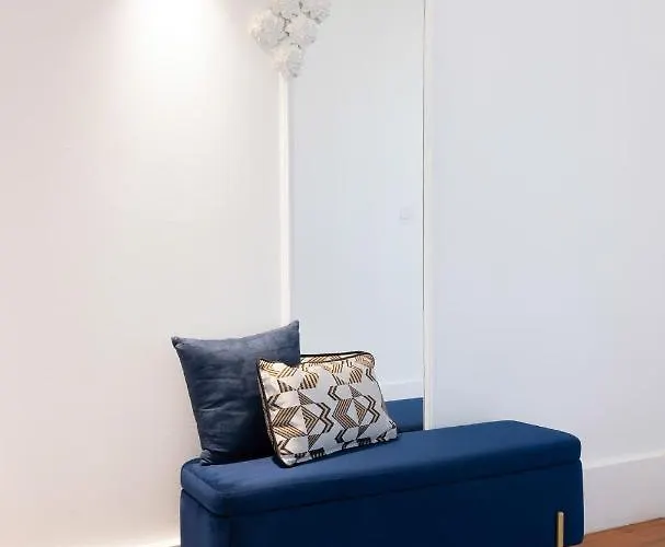 Historical Penthouse At Cardosas Block アパート ポルト