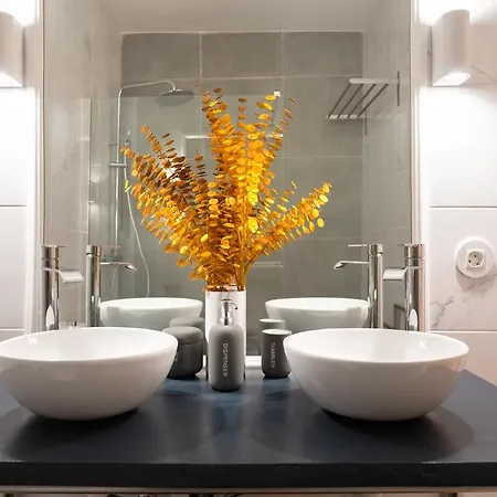 Daire Historical Penthouse At Cardosas Block